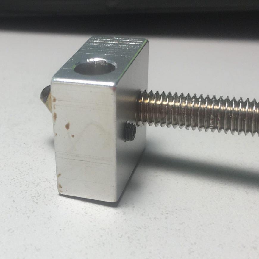 Черные капли из сопла и перестал печатать