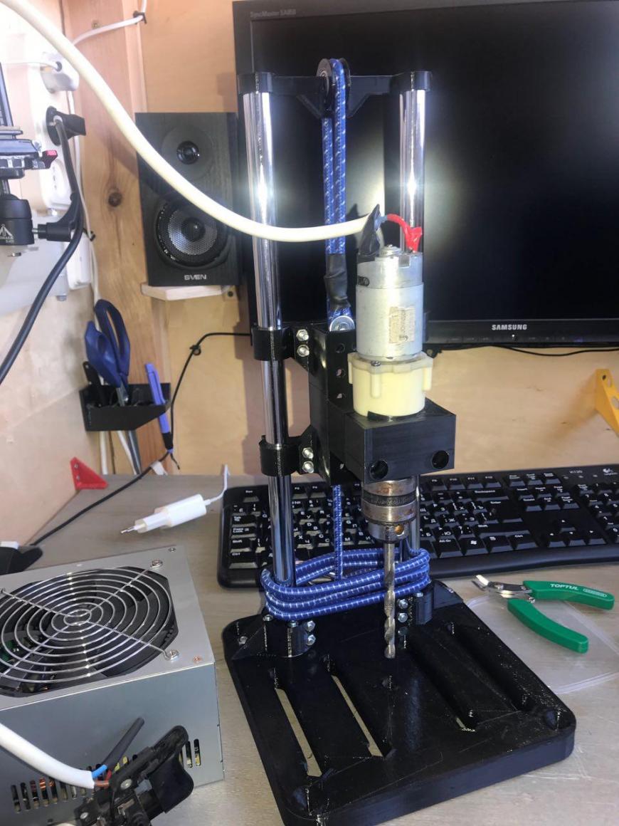 Суровый 3д-печатный сверлильный станок