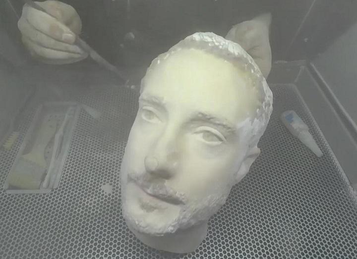 Журналист Forbes взломал смартфоны с помощью 3D-печатной головы