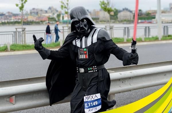 На екатеринбургском марафоне выступил маньяк в 3D-печатной маске