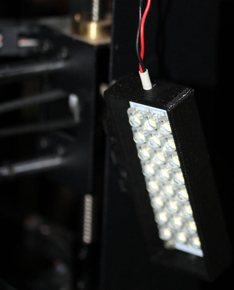 Подсветка стола 3D-принтера на магнитах