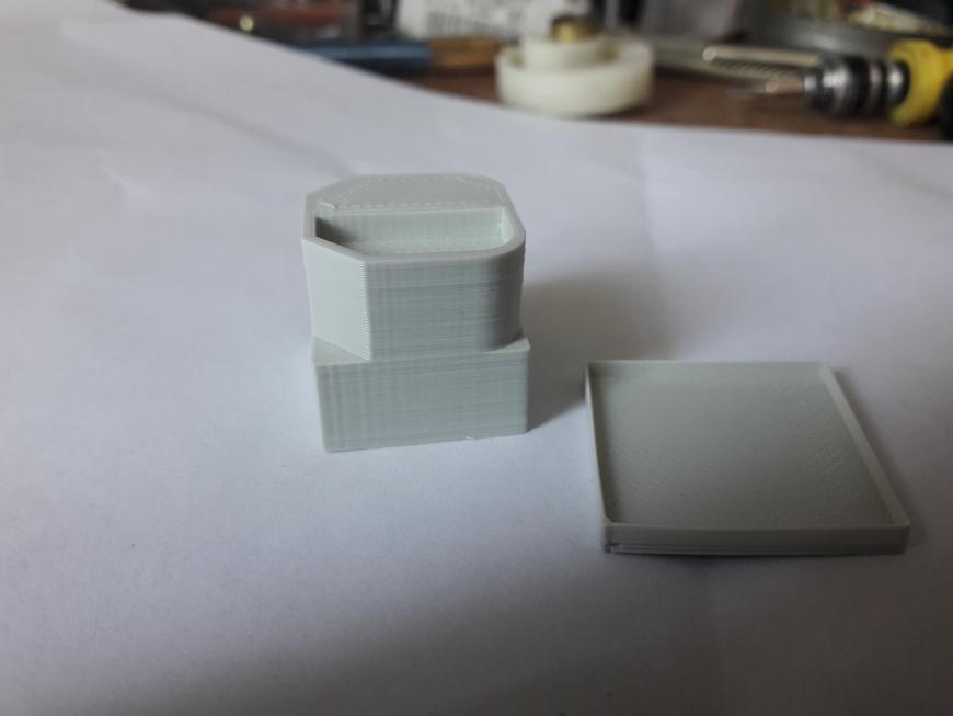 Странное расслоение по вертикали