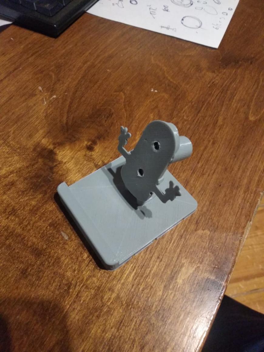 Изменил модель: 'Миньон - подставка под телефоне