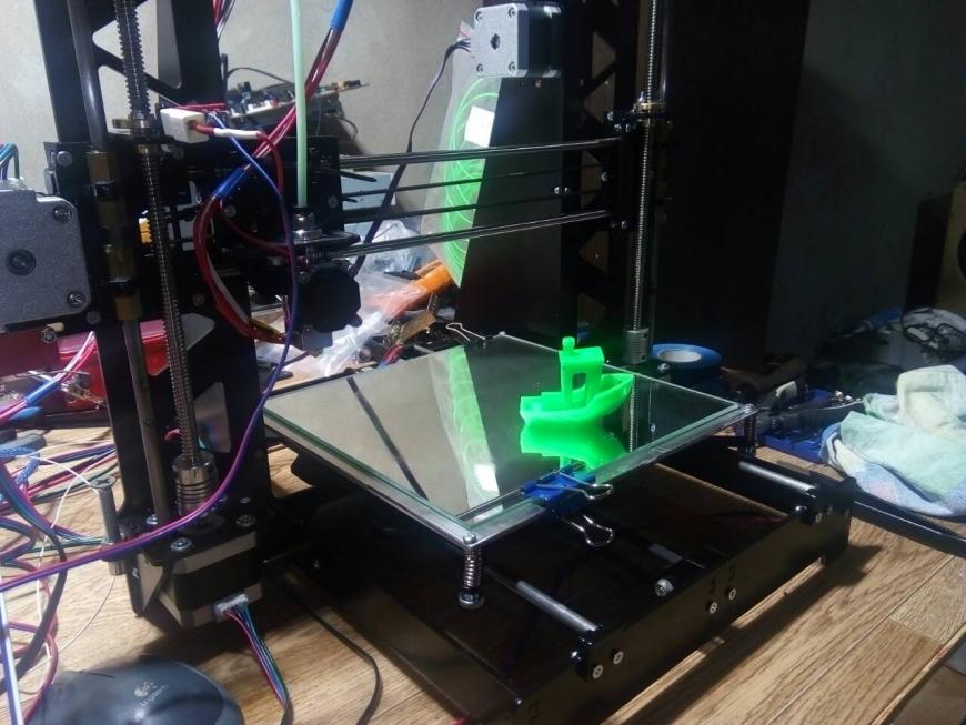 XZ-Head; Y-Bed (Prusa kinematics) на стальной раме поселился в моем доме...