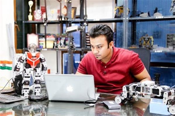 3D-печатный гуманоидный робот MANAV индийской разработки