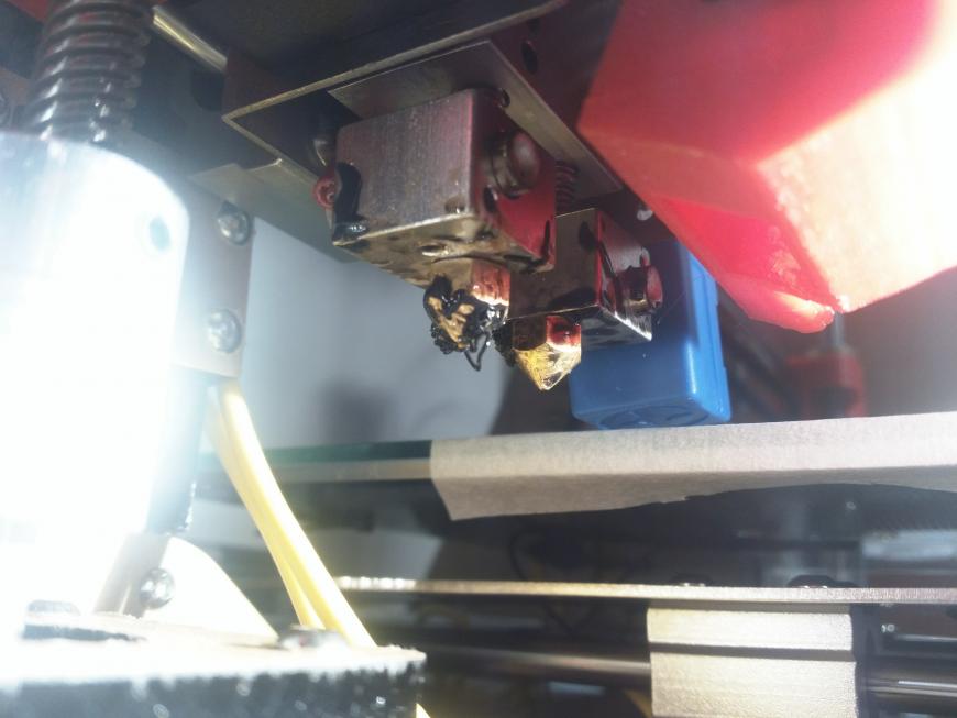 Пластик остается на экструдере + глюки на Y-оси (#многобукв)