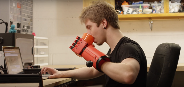 Студент сконструировал 3D-печатный протез в стиле Metal Gear Solid V