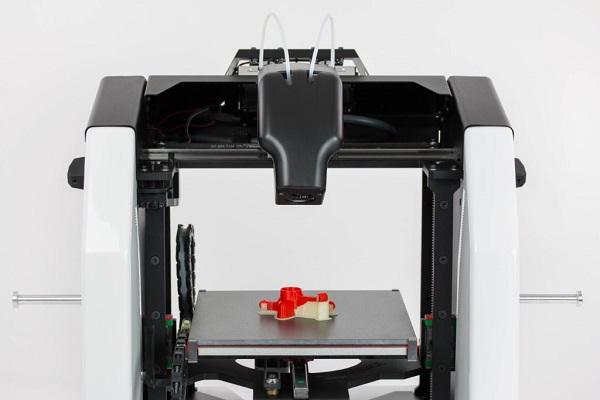 Компания 3DGence выпустила модернизированный 3D-принтер с двойным экструдером