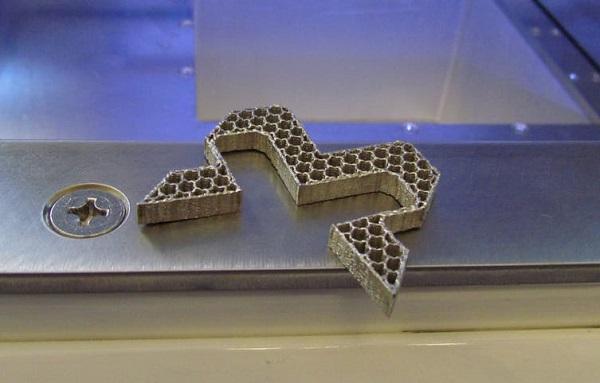 Компания Xact Metal  предлагает самый доступный 3D-принтер для печати металлическими порошками
