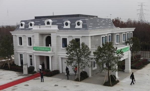 Шанхайская компания WinSun напечатала пятиэтажный дом и особняк