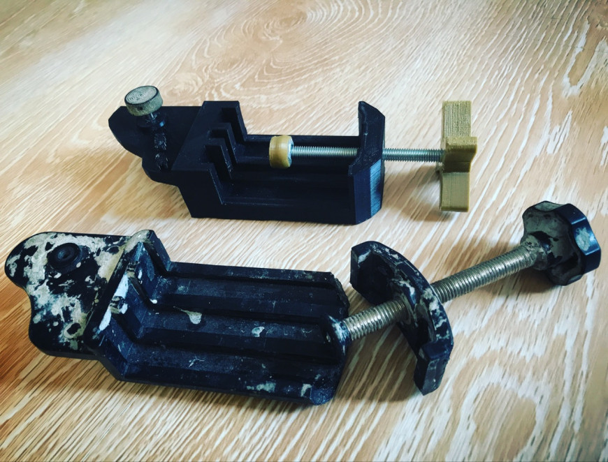 Изготавливаем тиски для крепления лазерного уровня.