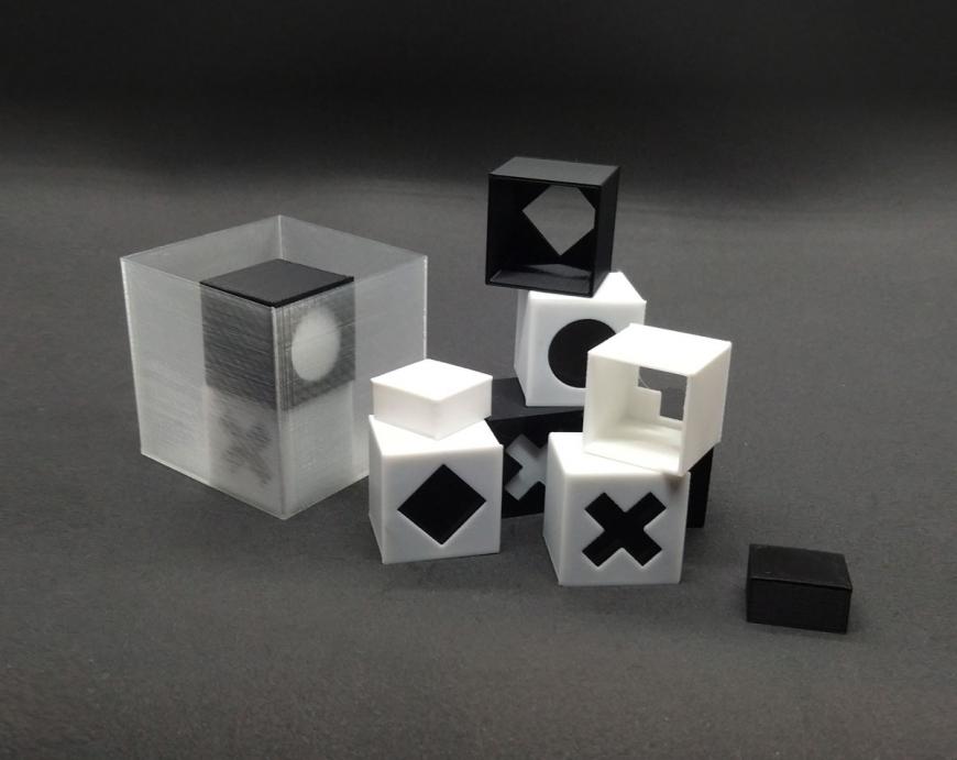 32 шахматные фигуры в небольшой коробке 32 шахматные фигуры в небольшой коробке