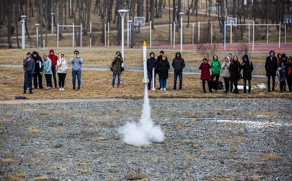 Студенты ДВФУ отметили День космонавтики запуском 3D-печатных ракет