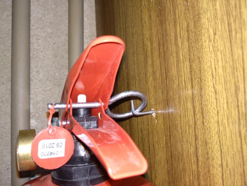 Крепление огнетушителя 2л