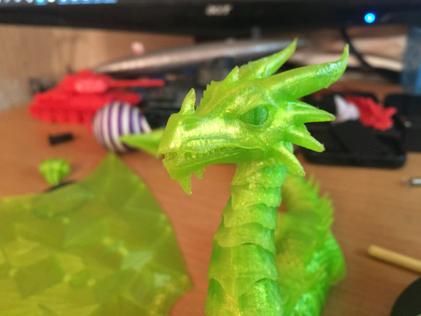 Изумрудный дракон пластиком T-soft лайм.