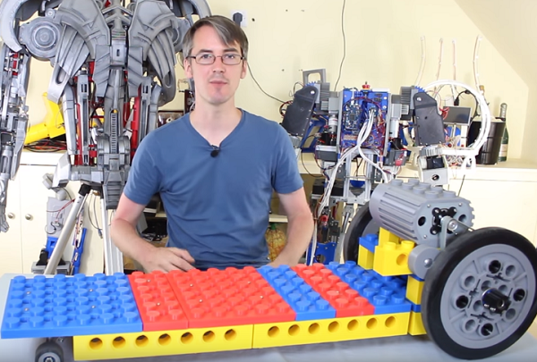 С ветерком на 3D-печатном электрическом скейтборде из LEGO