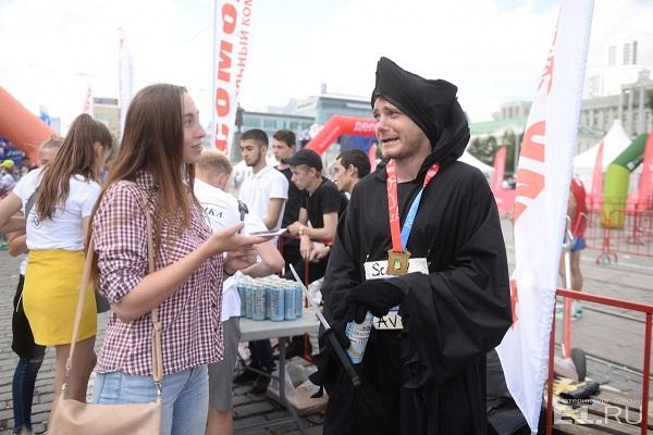 На екатеринбургском марафоне выступил маньяк в 3D-печатной маске