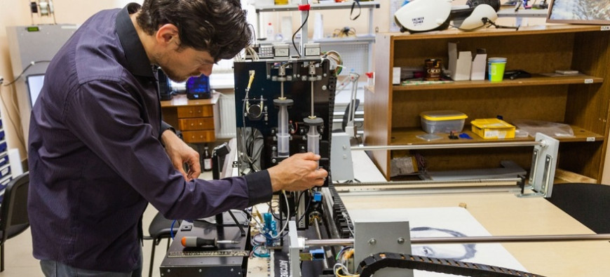 Петербургские ученые разрабатывают робота-художника