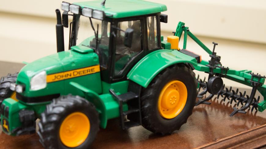 Трастор John Deere 'сувенирный'.