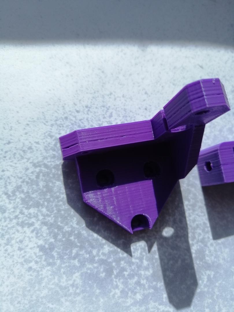 Принтер пропускает один слой в одном и том же месте на разных моделях