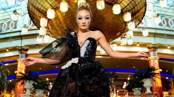 В Манчестере прошел показ 3D-печатного графенового платья