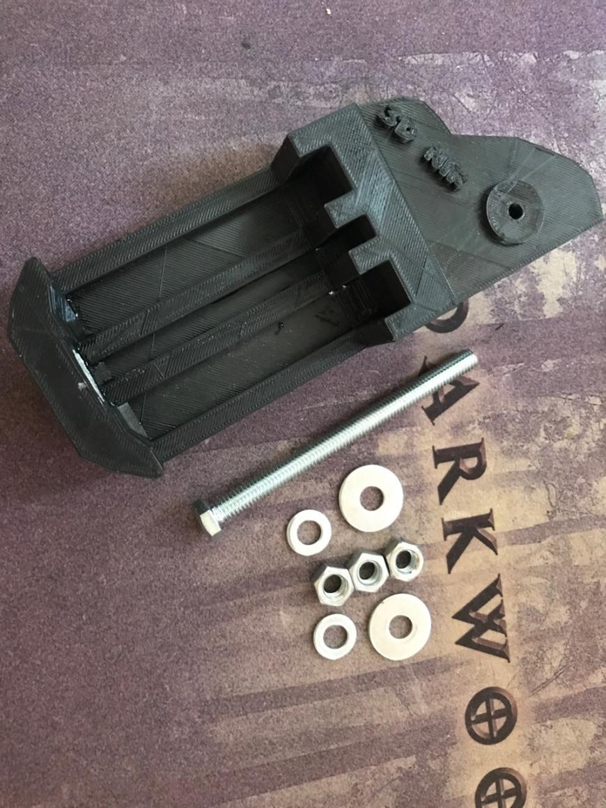 Изготавливаем тиски для крепления лазерного уровня.