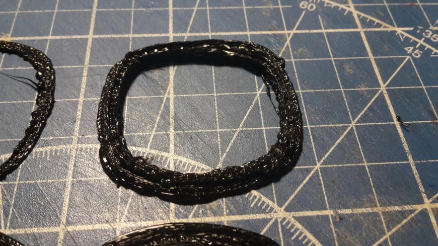 Принтер печатает буграми первые слои и они всё сбивают...