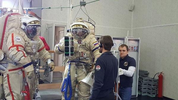 Российские космонавты вышли в космос и готовятся к запуску 3D-печатного спутника «Томск-ТПУ-120»