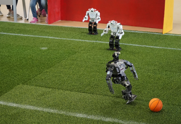 Казанские инженеры учат 3D-печатных роботов играть в футбол