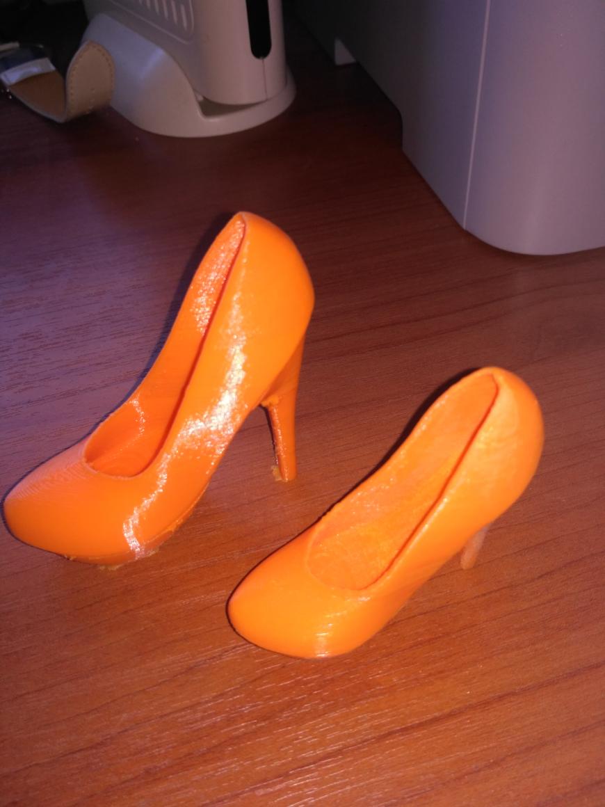 Использование моделей обуви  в качестве ручек для шкафа.