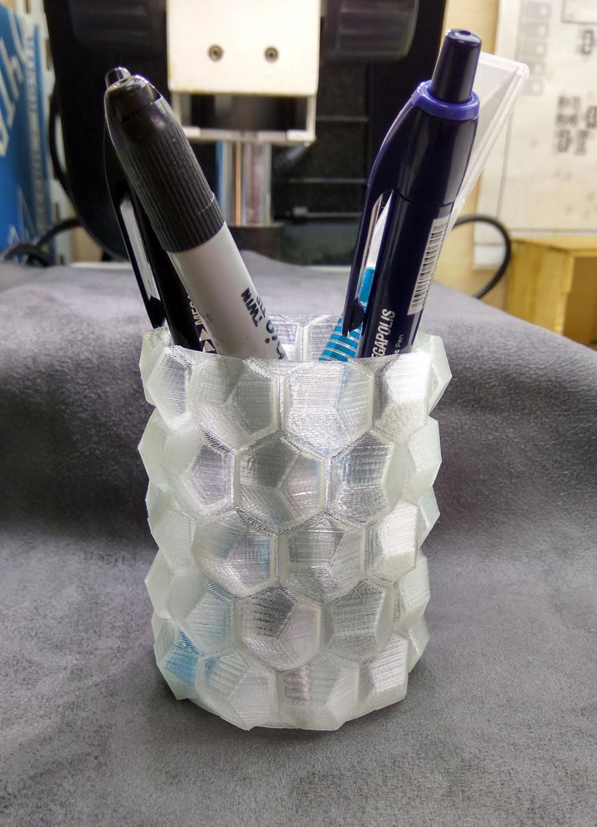 Простая небольшая ваза из бесцветного PLA Простая небольшая ваза из бесцветного PLA