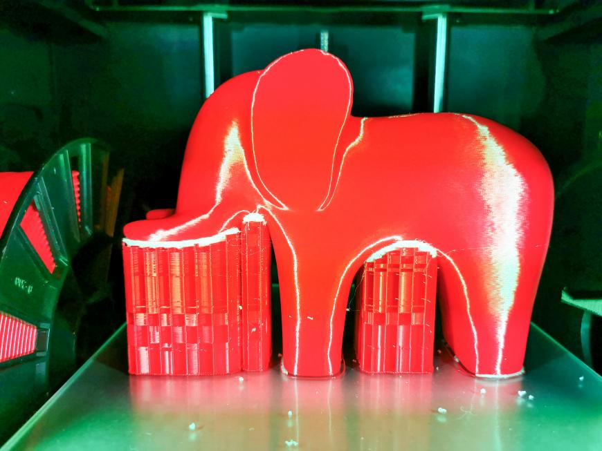 Попробовал напечатать слоника с поддержкой по сканированной модели деревянной игрушки.