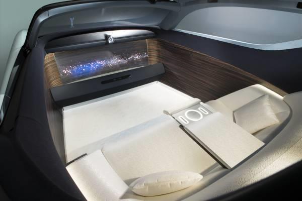 Роскошный автомобиль будущего глазами Rolls-Royce