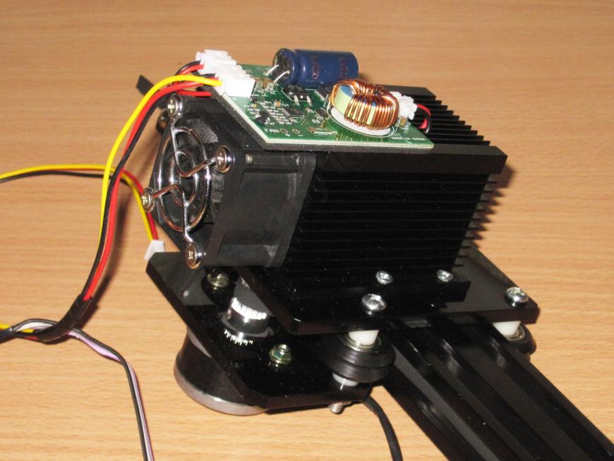 Лазерный гравер с лазером мощностью 10 Ватт