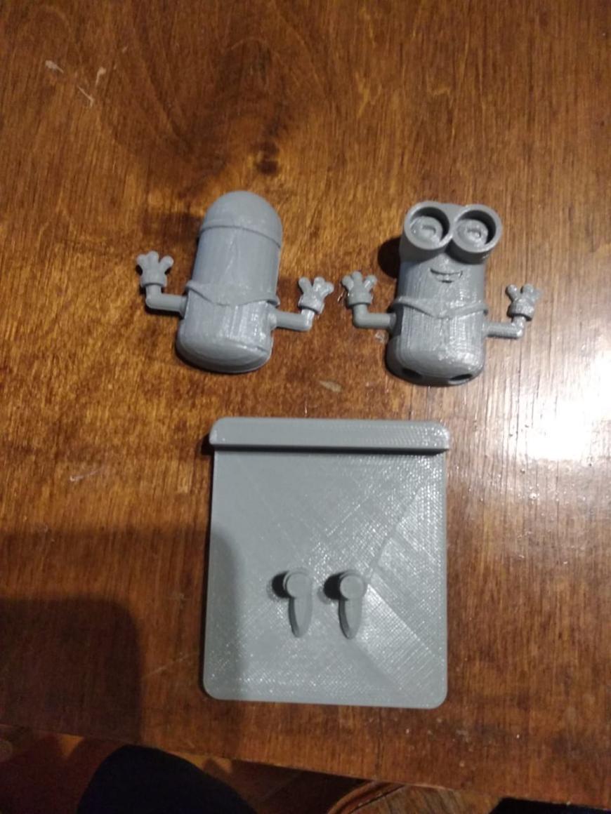 Изменил модель: 'Миньон - подставка под телефоне