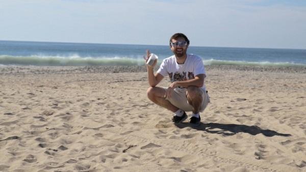 Калифорнийский инженер спекает песок с помощью лазерного резака