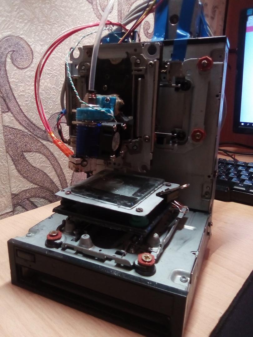 Самодельный 3D принтер из CD/DVD приводов