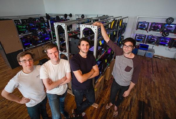 Фабрика Voodoo Manufacturing передает обслуживание 3D-принтеров роботам-операторам