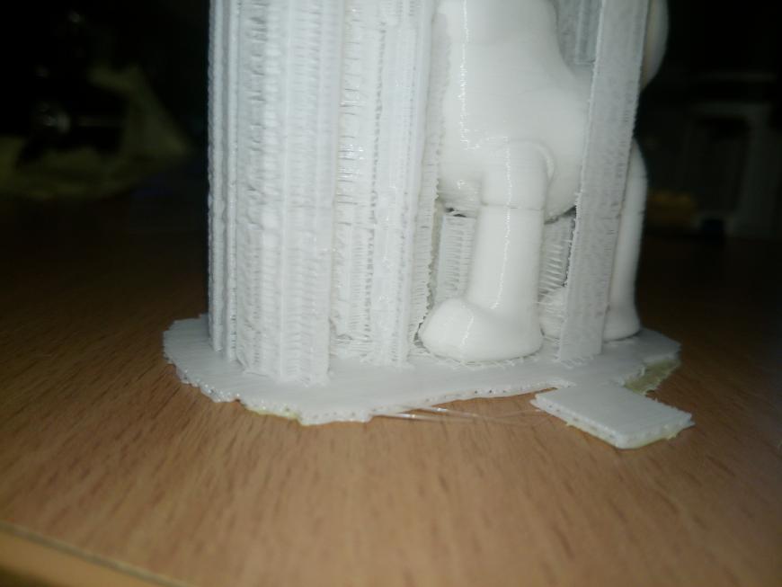 Не склеивает либо пропускает слои Не склеивает либо пропускает слои