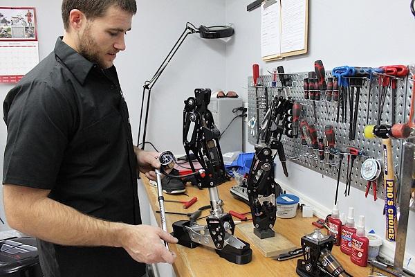 Американский паралимпиец создает собственные протезы ног с помощью 3D-принтеров