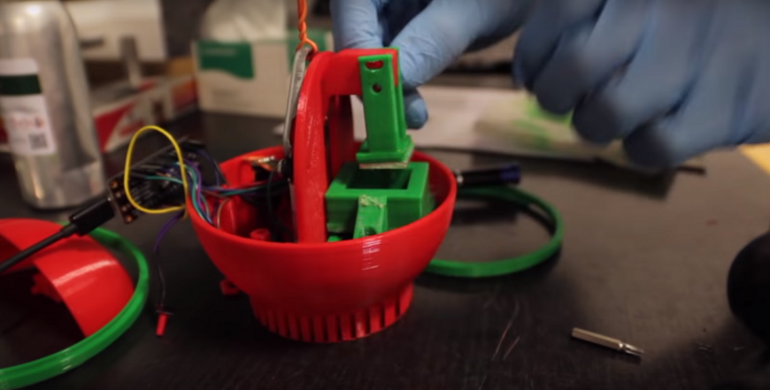 Новогодний RepRap: елочная игрушка с функцией 3D-печати елочных игрушек