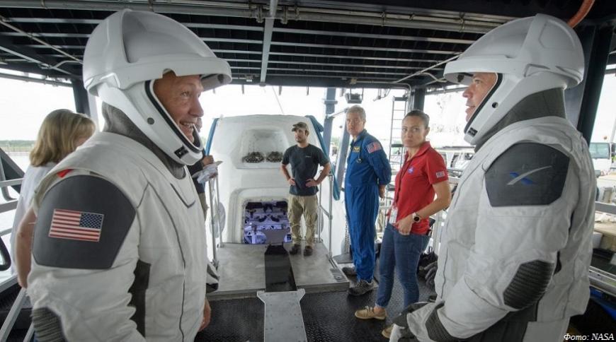 Астронавты NASA примерили новые скафандры с 3D-печатными шлемами