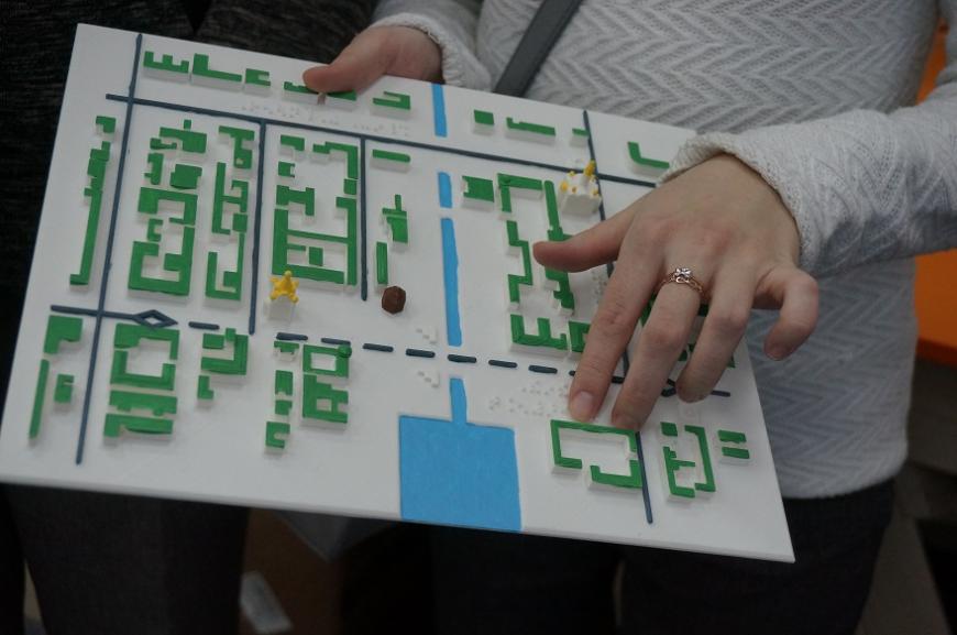 В Екатеринбурге на 3D-принтерах печатают тактильные карты для незрячих путешественников