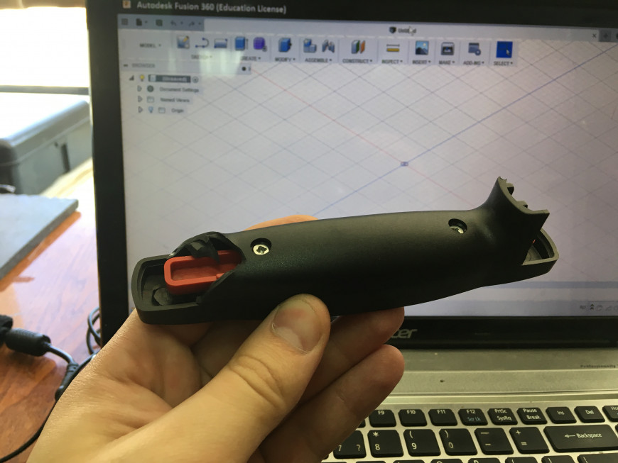 Выдвижная ручка чемодана