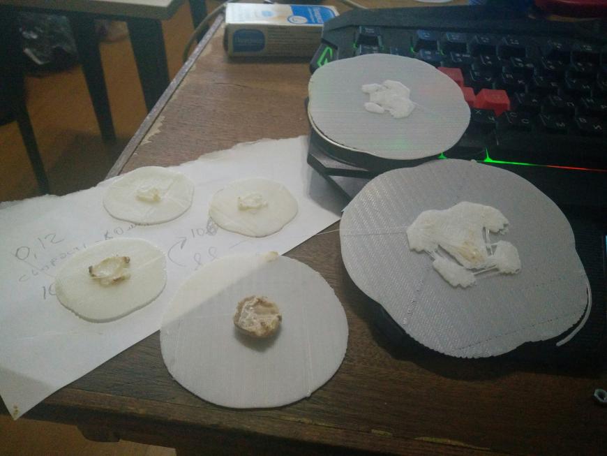 Плохое качество печати, сопло месит пластик.