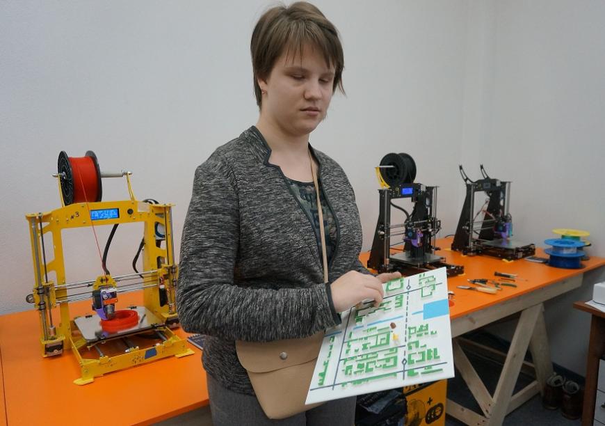 В Екатеринбурге на 3D-принтерах печатают тактильные карты для незрячих путешественников