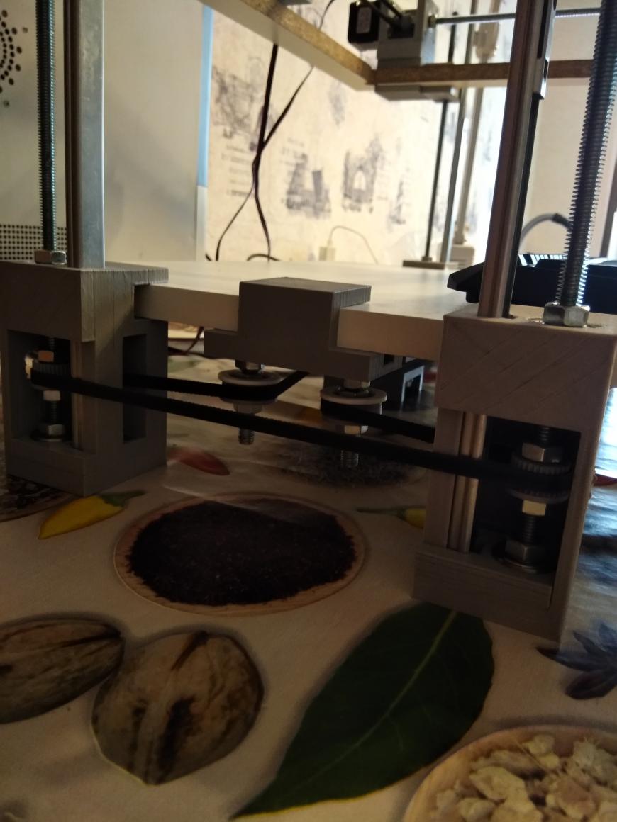 Большой самодельный 3D принтер на мебельных направляющих