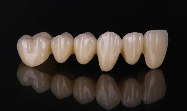 Компания Porimy представила первый китайский 3D-принтер для печати керамических зубных протезов