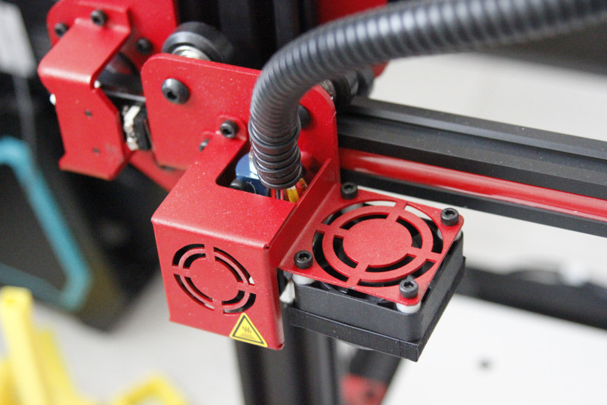 Красная машина Alfawise U20 – клон популярного Creality CR10
