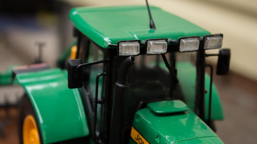 Трастор John Deere 'сувенирный'.